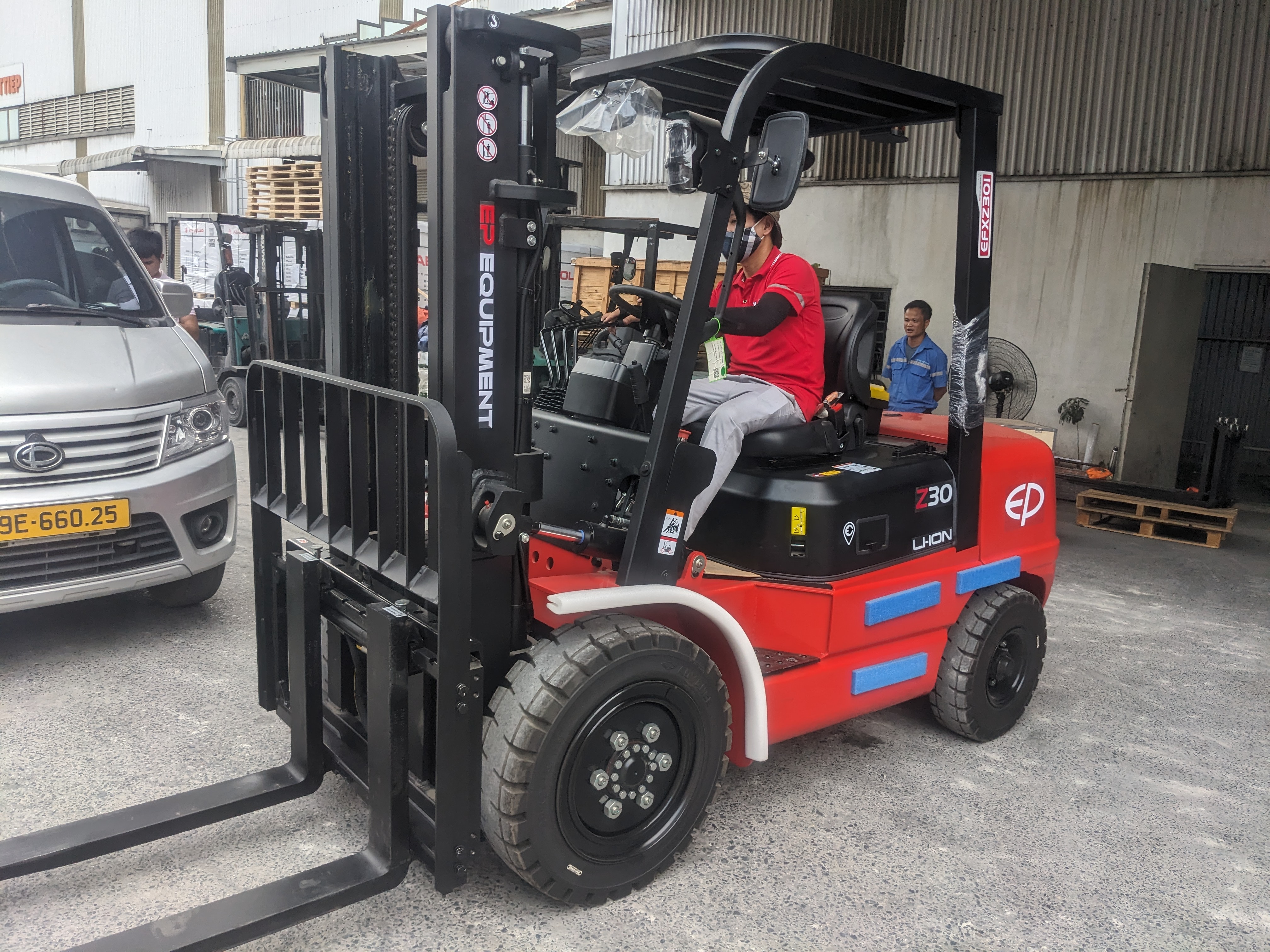 Xe nâng điện ngồi lái EFXZ301 3 tấn