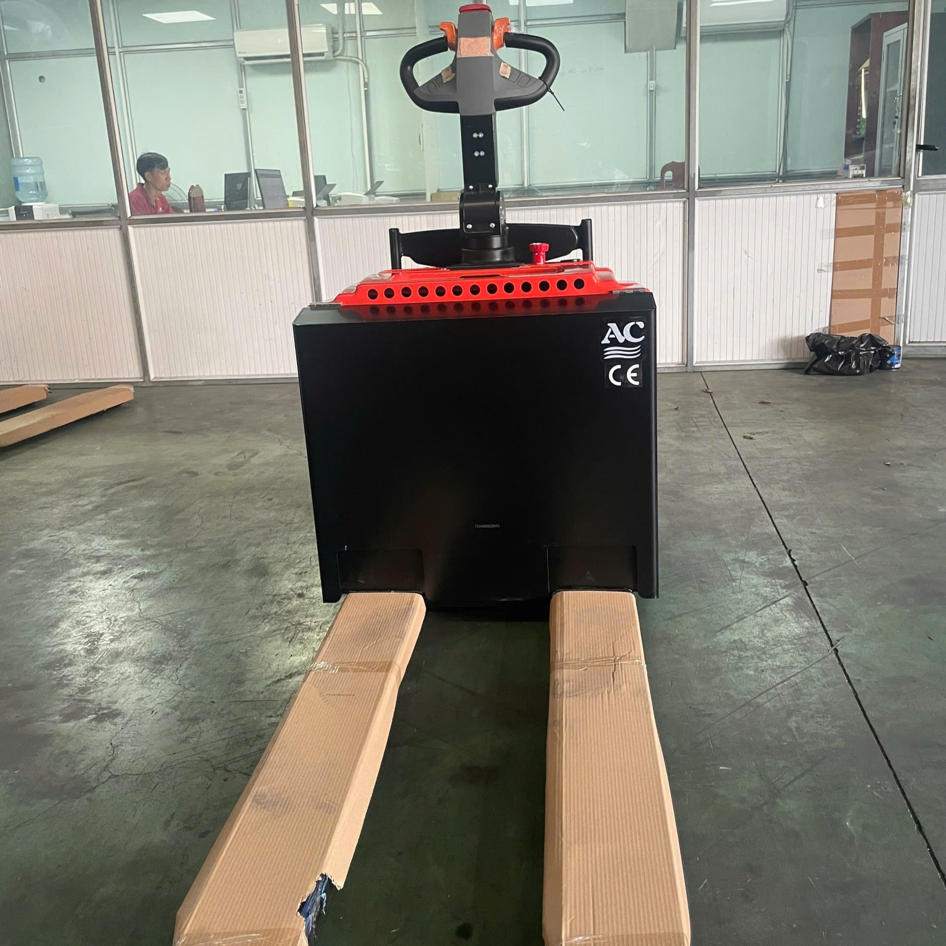 xe nâng tay điện đứng lái 2.5 tấn JIALIFT SL25GA