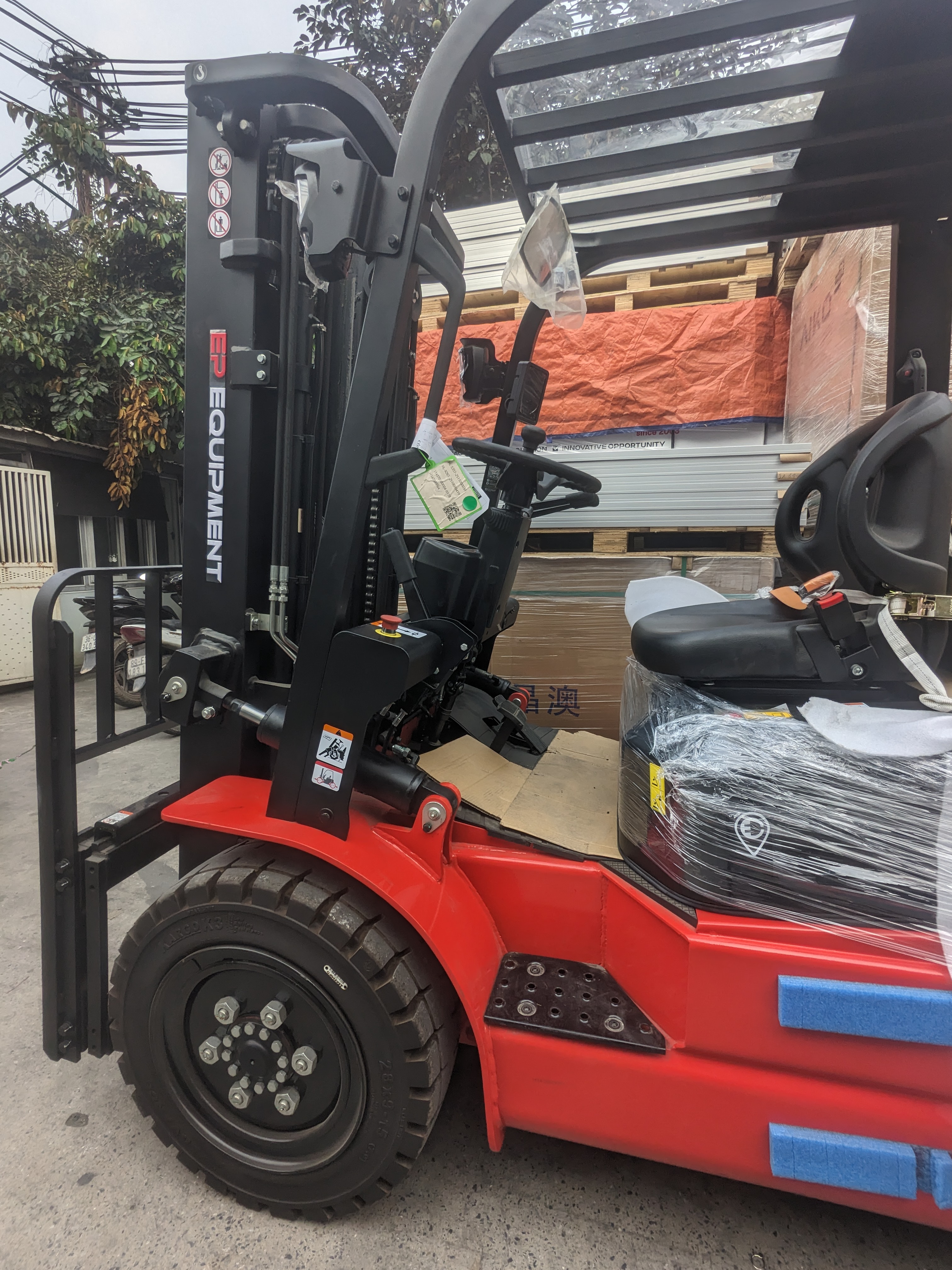 Xe nâng điện ngồi lái EFXZ301 3 tấn