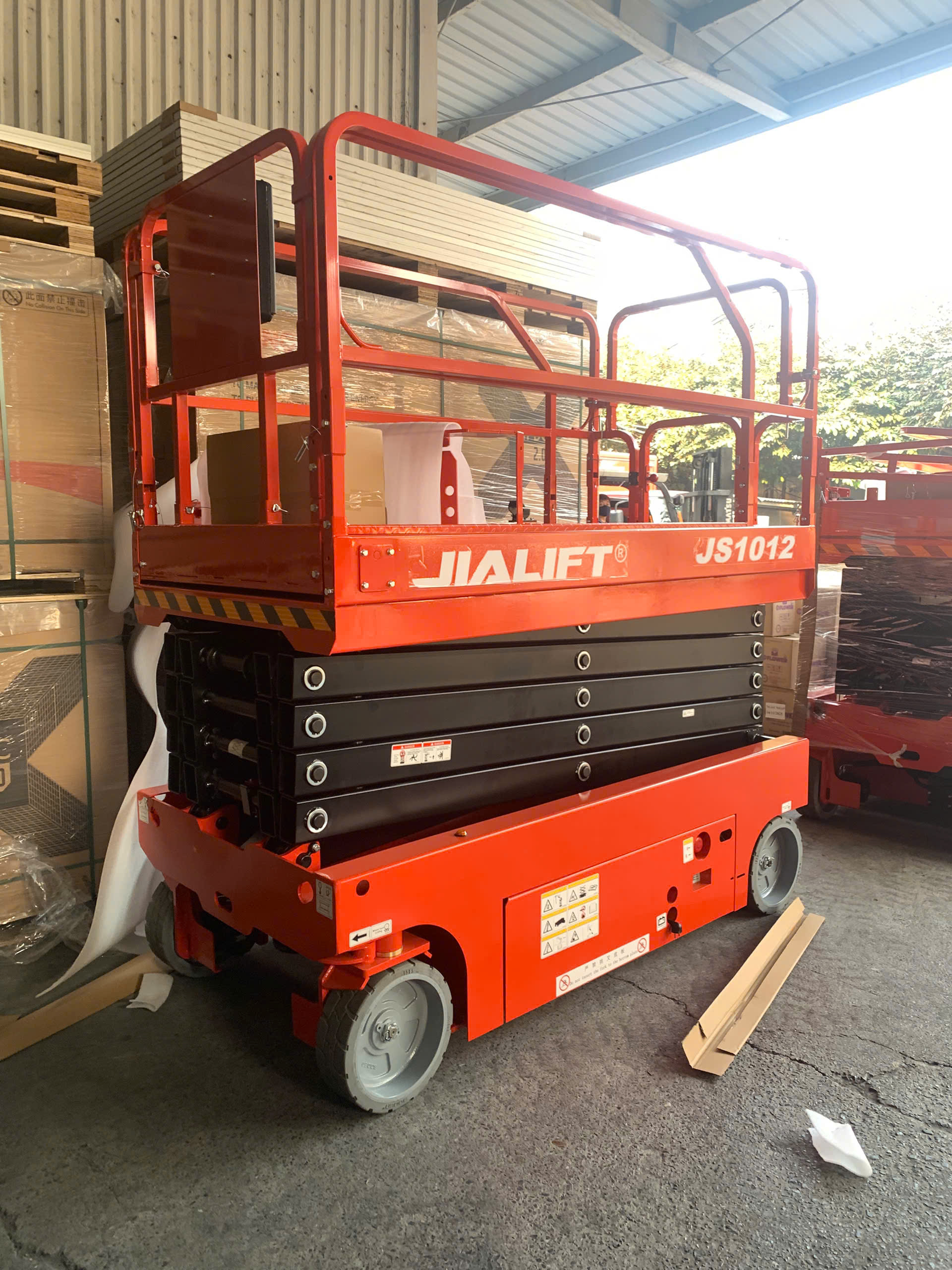 Xe Nâng Người cắt kéo tự hành 12m Jialift JS1012
