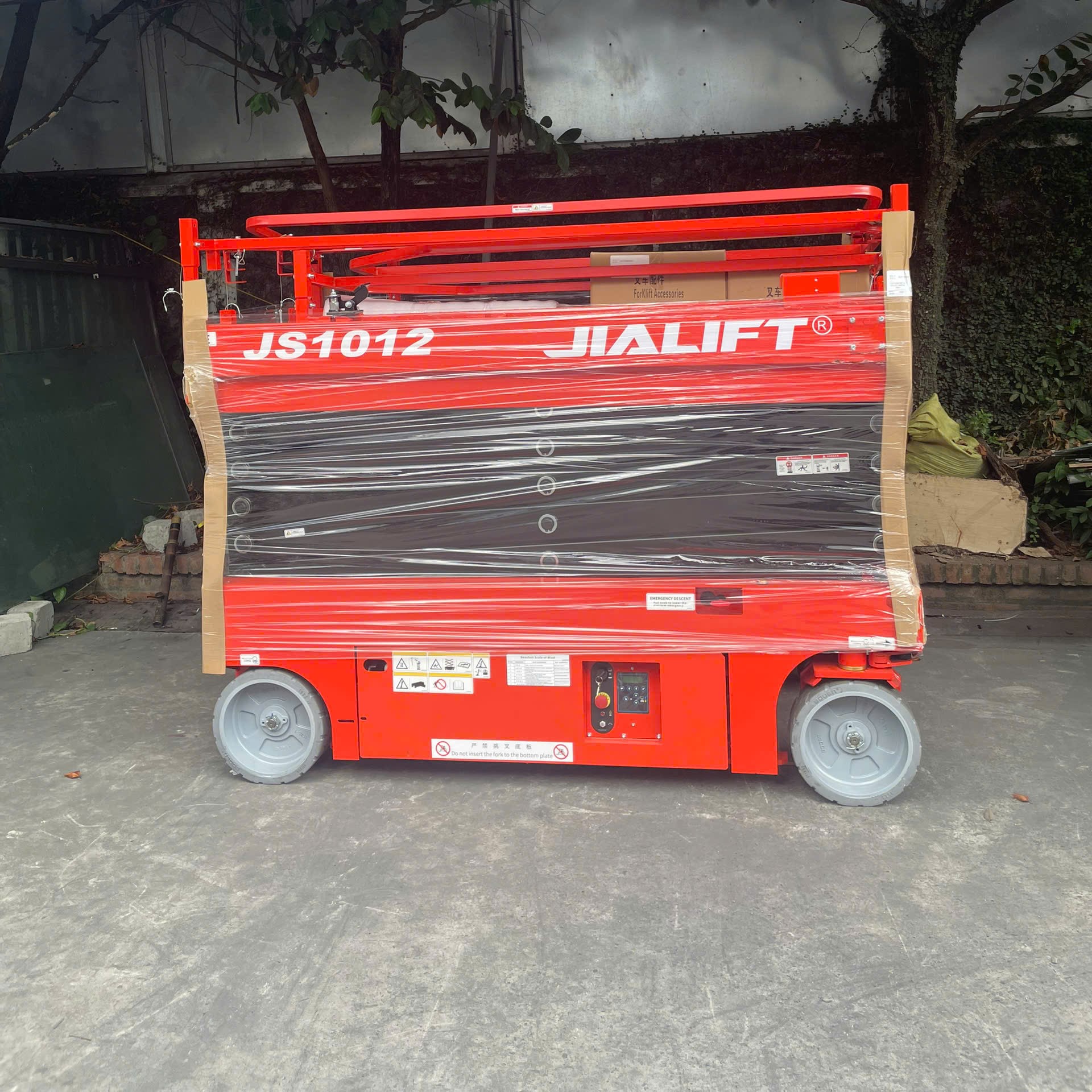 Xe Nâng Người cắt kéo tự hành 12m Jialift JS1012