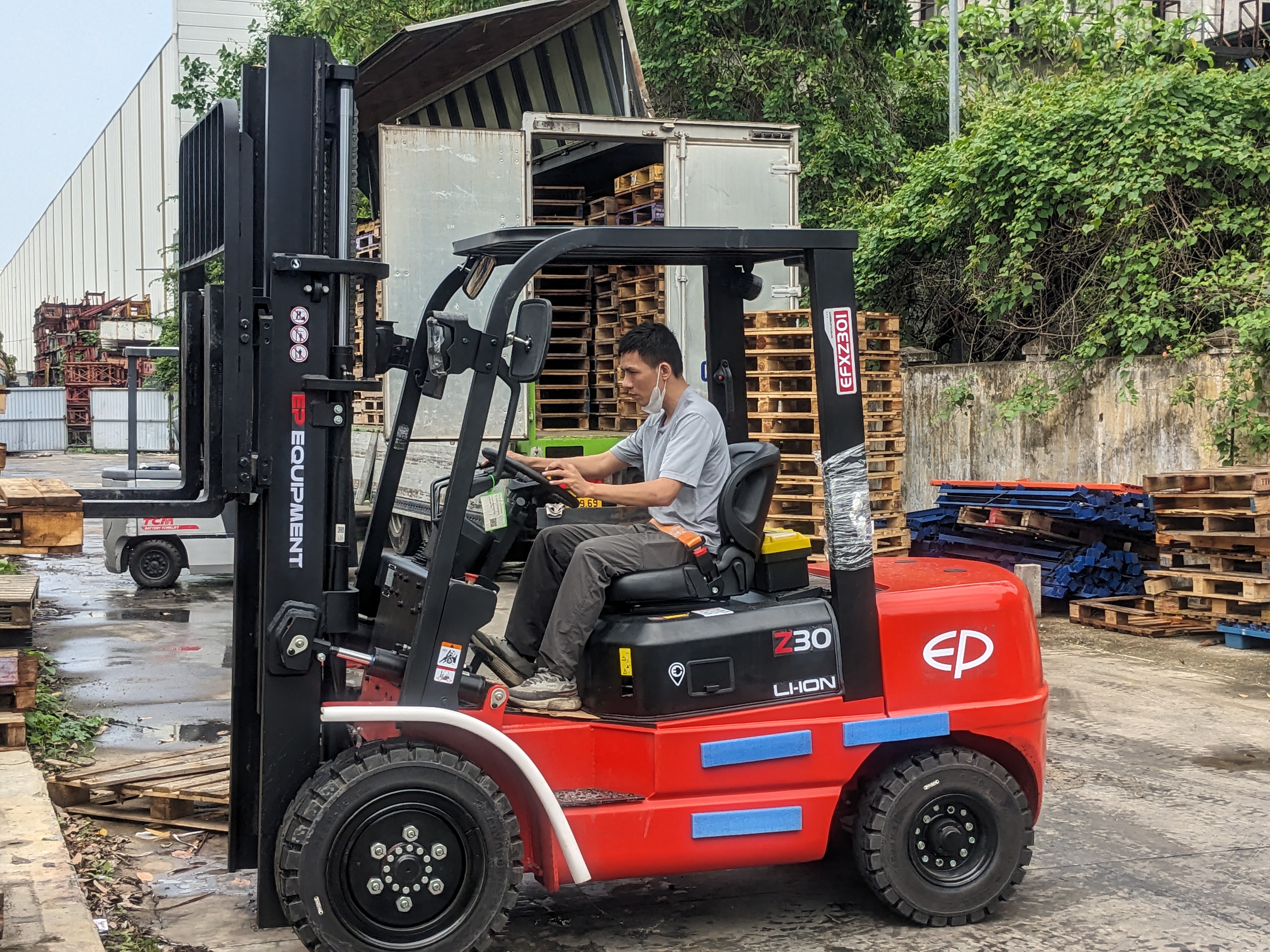 Xe nâng điện ngồi lái EFXZ251 2.5 tấn