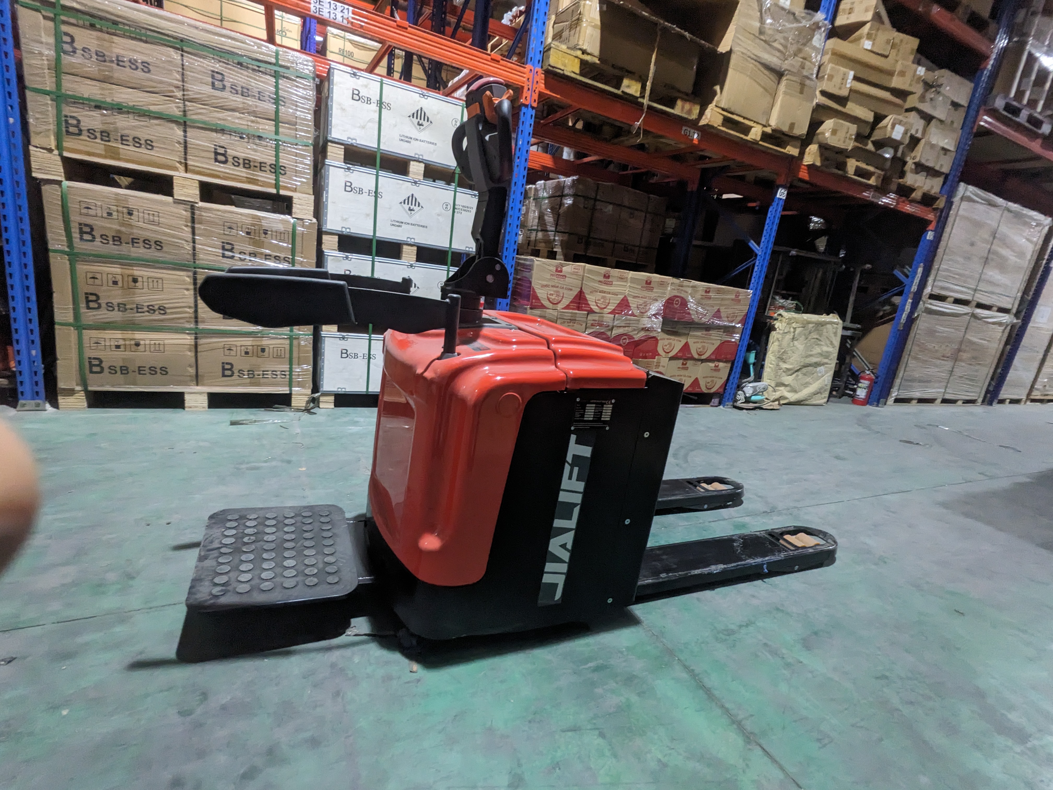 xe nâng tay điện đứng lái 2 tấn JIALIFT SL20GA