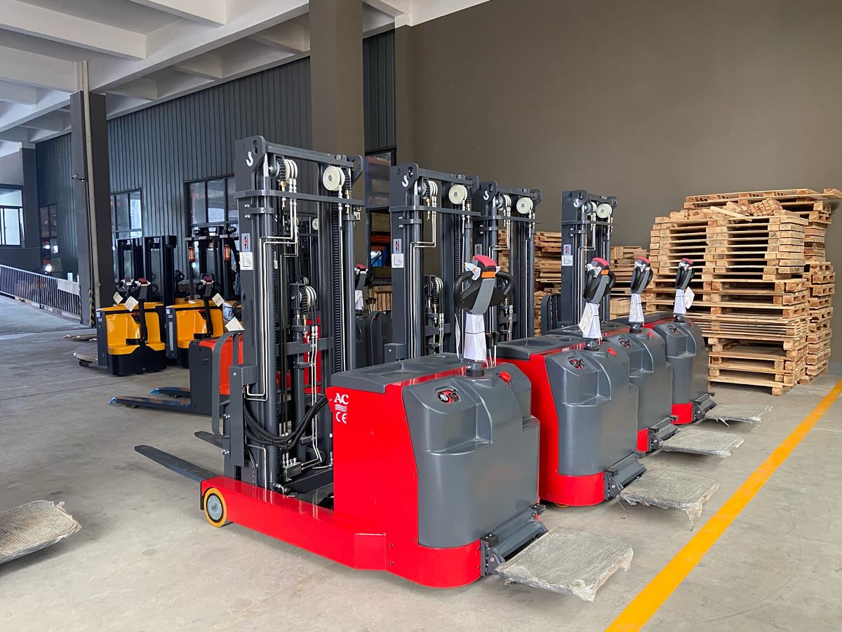 XE NÂNG ĐIỆN ĐỨNG LÁI JIALIFT Q1530D 1,5 TẤN