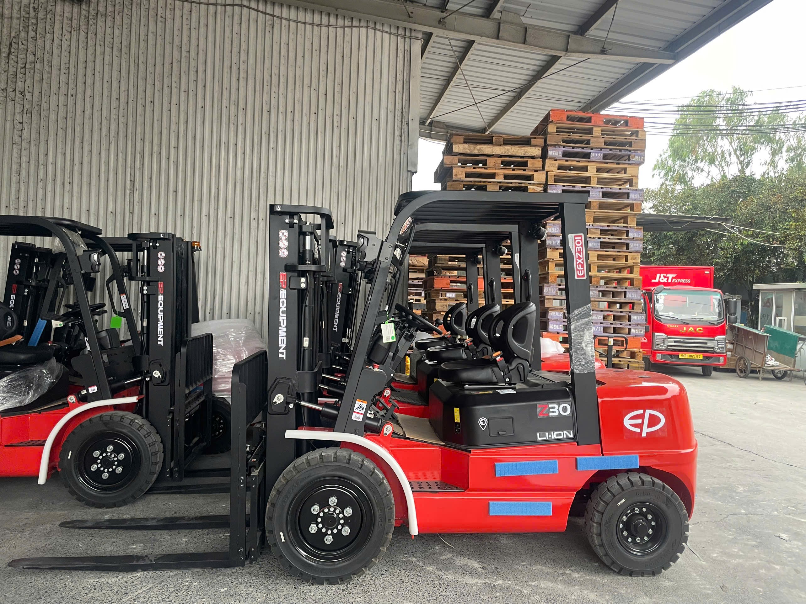 Xe nâng điện ngồi lái EFXZ301 3 tấn
