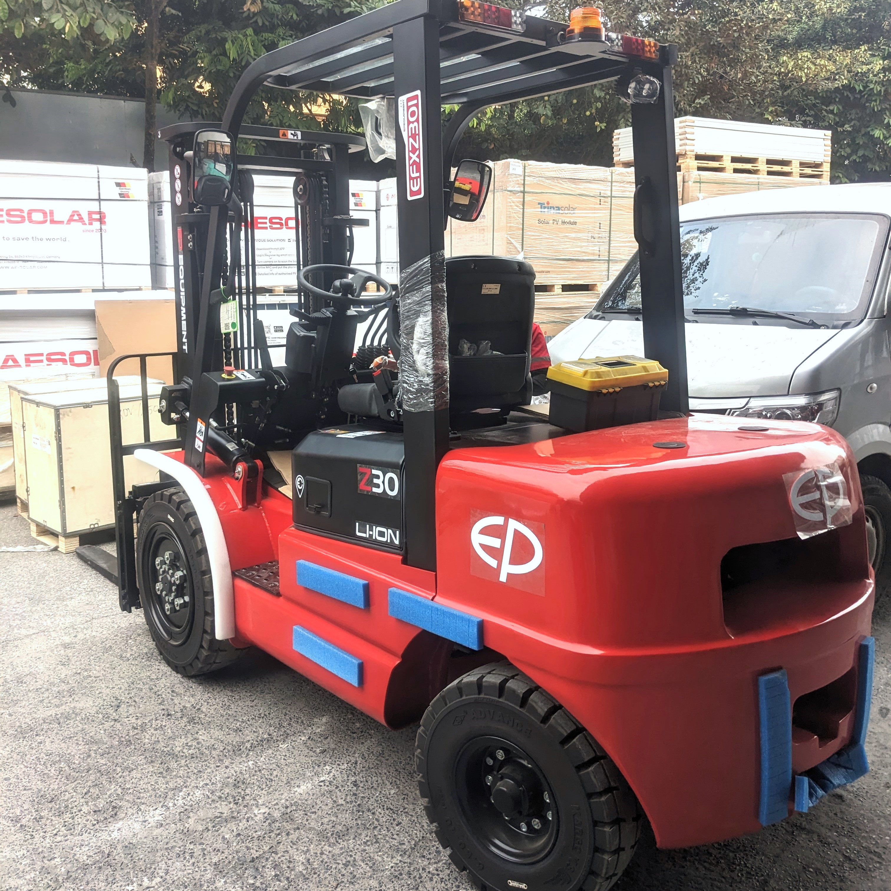 Xe nâng điện ngồi lái EFXZ301 3 tấn