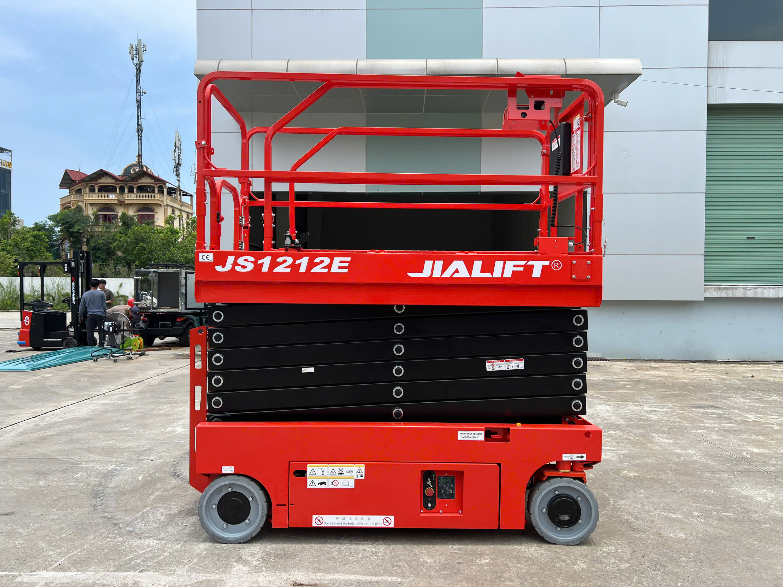 xe nâng người cắt kéo tự hành 16m Jialift JS1414