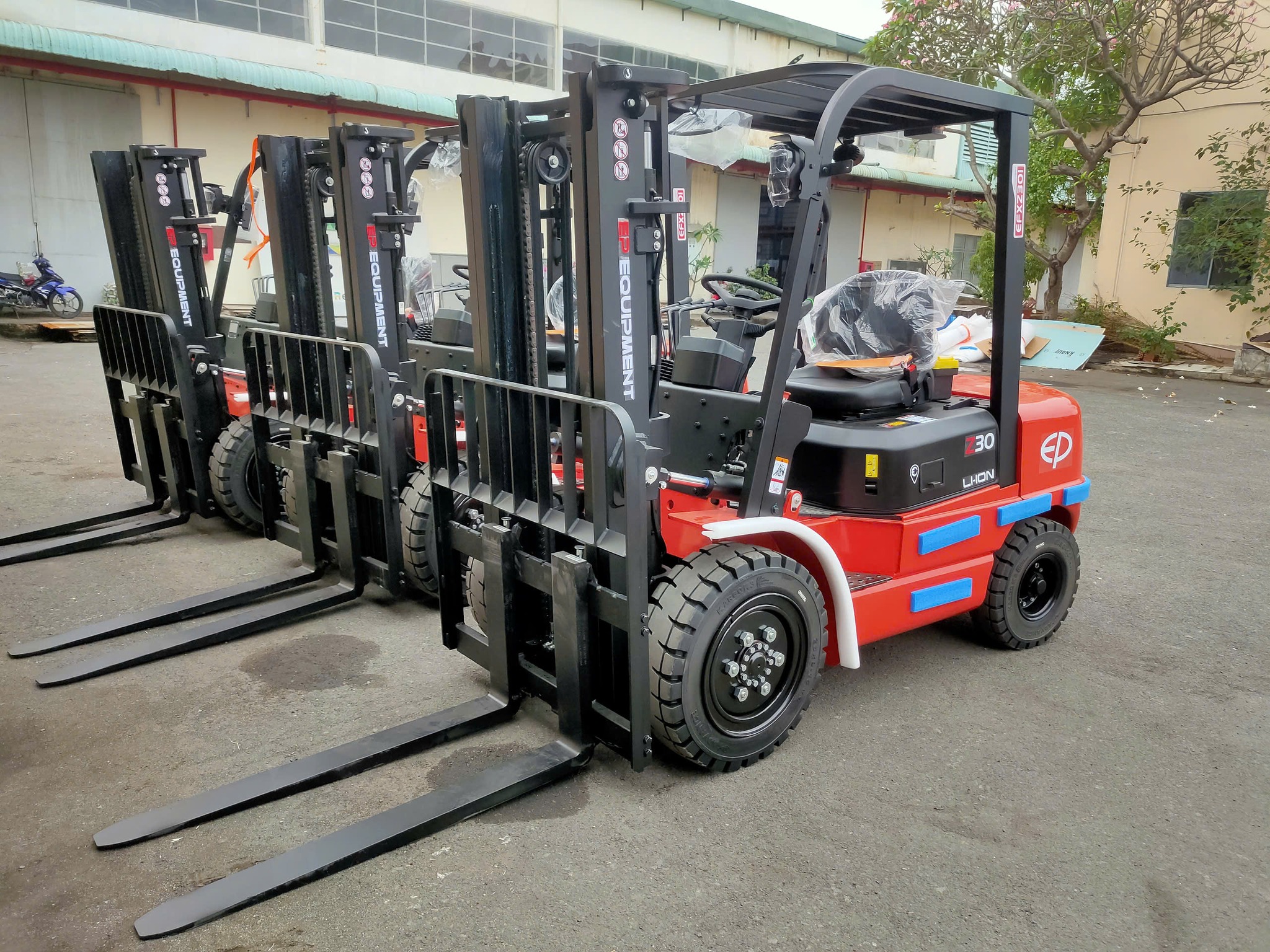 Xe nâng điện ngồi lái EFXZ251 2.5 tấn
