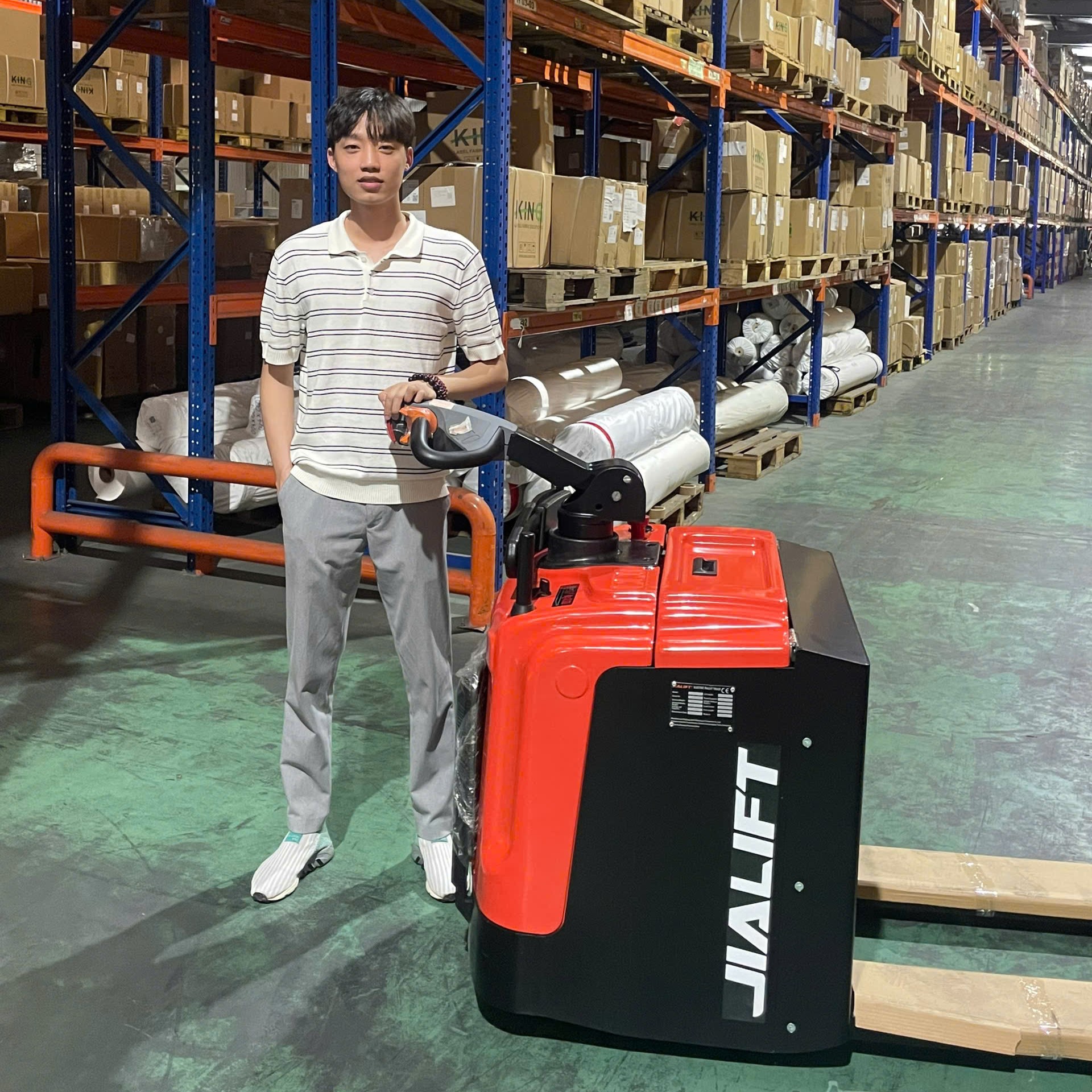 xe nâng tay điện đứng lái 2.5 tấn JIALIFT SL25GA