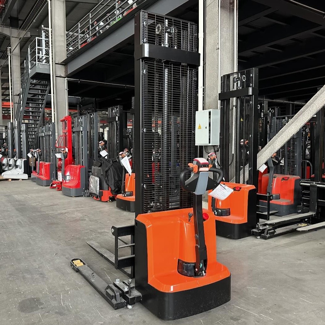 Xe nâng điện Stacker 1.5 tấn CL1530GHY chân rộng có điều chỉnh