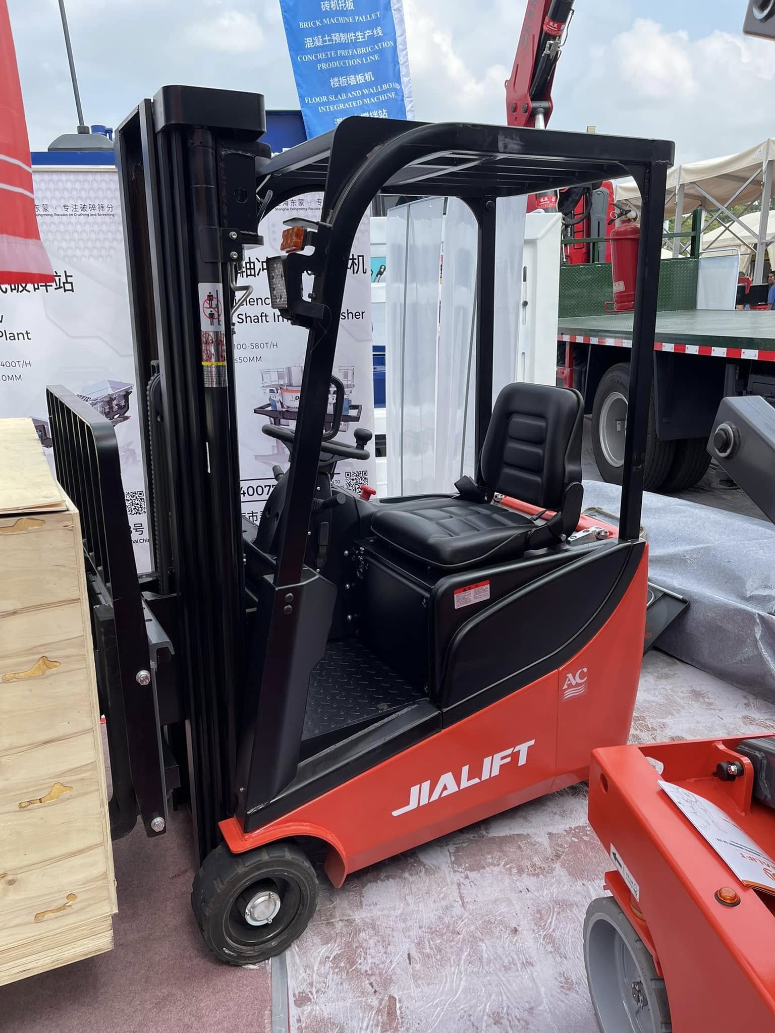 xe nâng điện 3 bánh ngồi lái JIALIFT E1530GS 1.5 tấn
