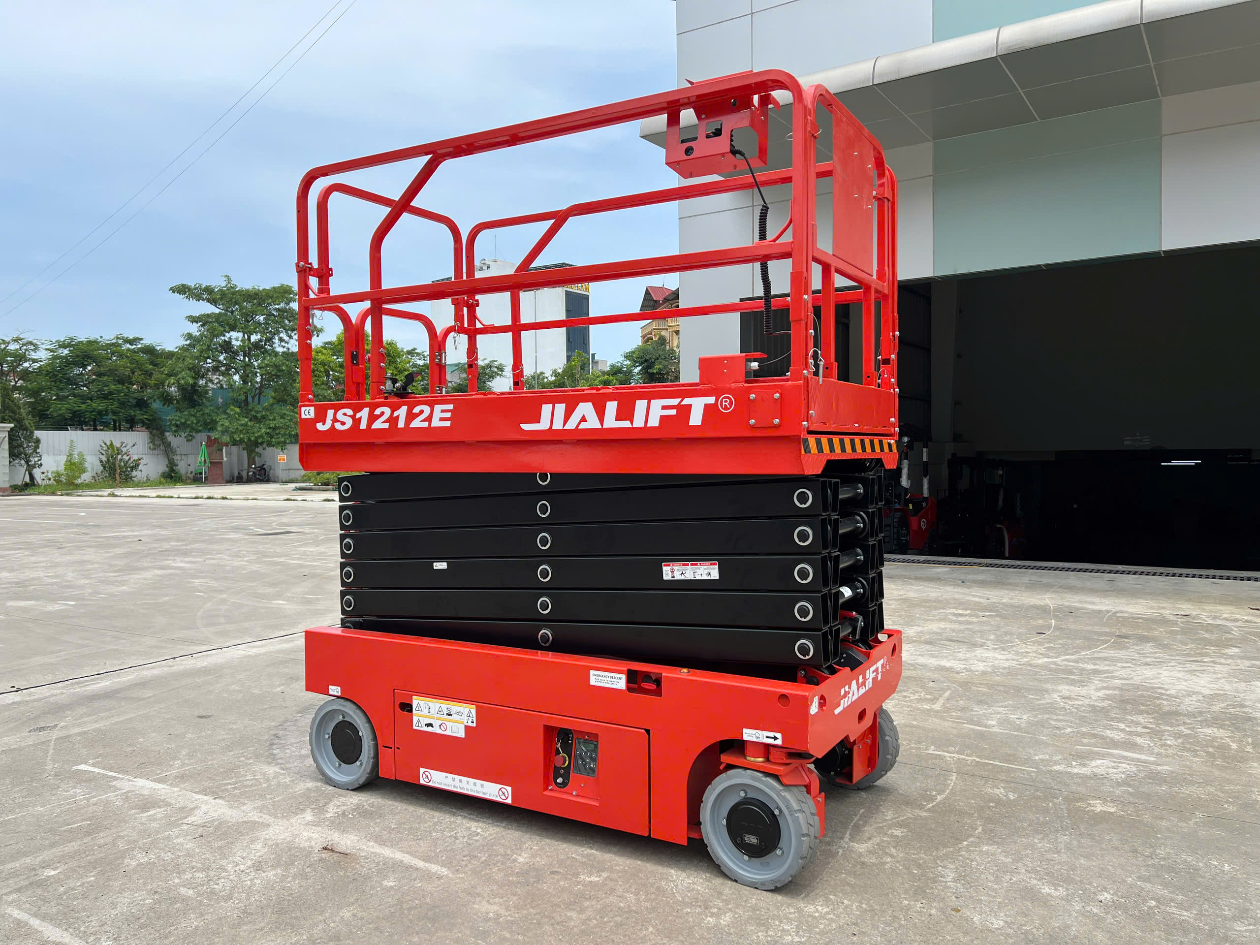 xe nâng người cắt kéo tự hành 16m Jialift JS1414