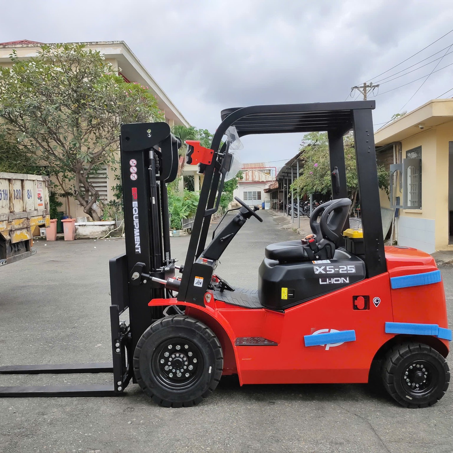 Xe nâng điện ngồi lái EFX5-351 3.5 tấn