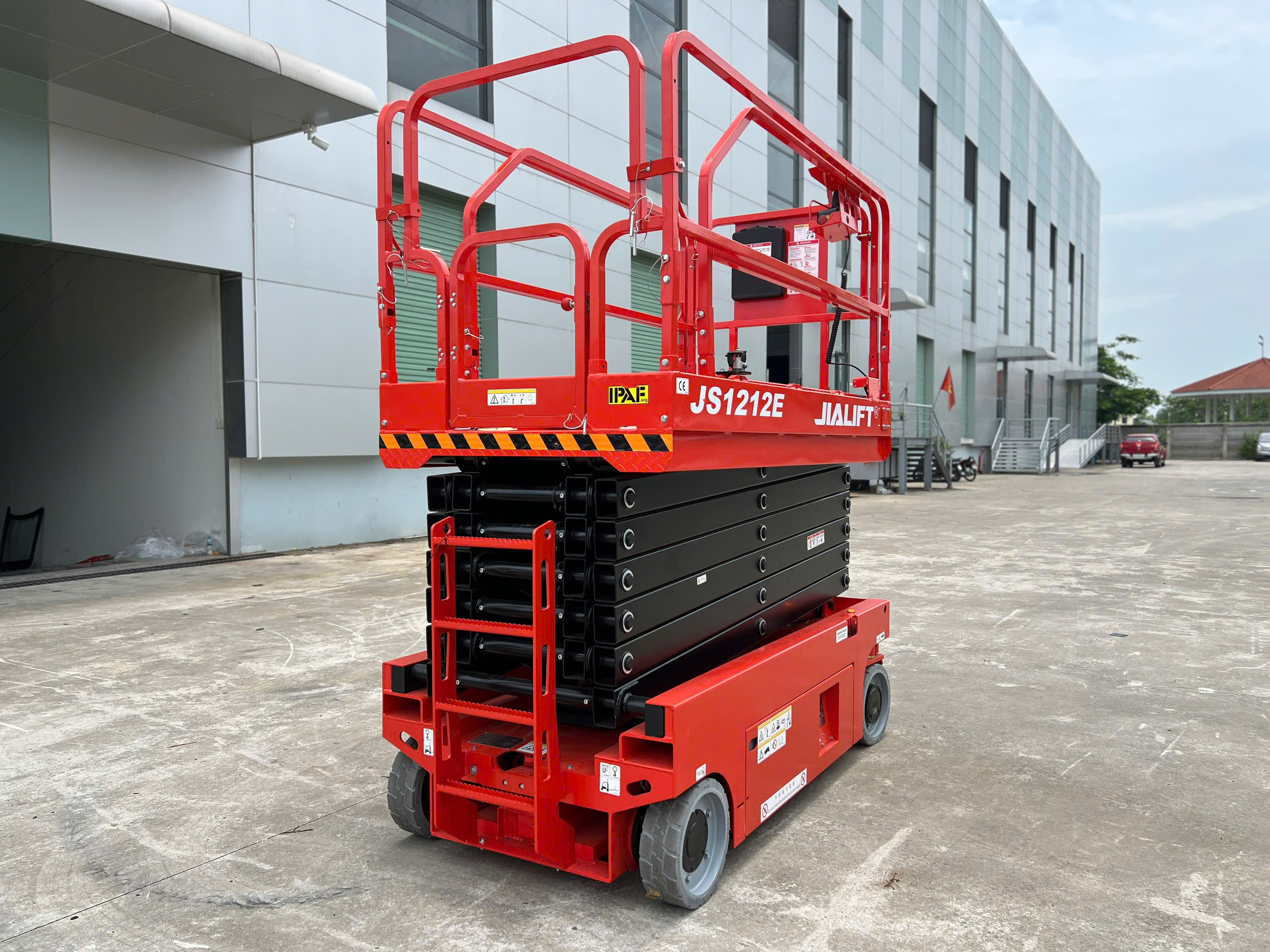 xe nâng người cắt kéo tự hành 16m Jialift JS1414