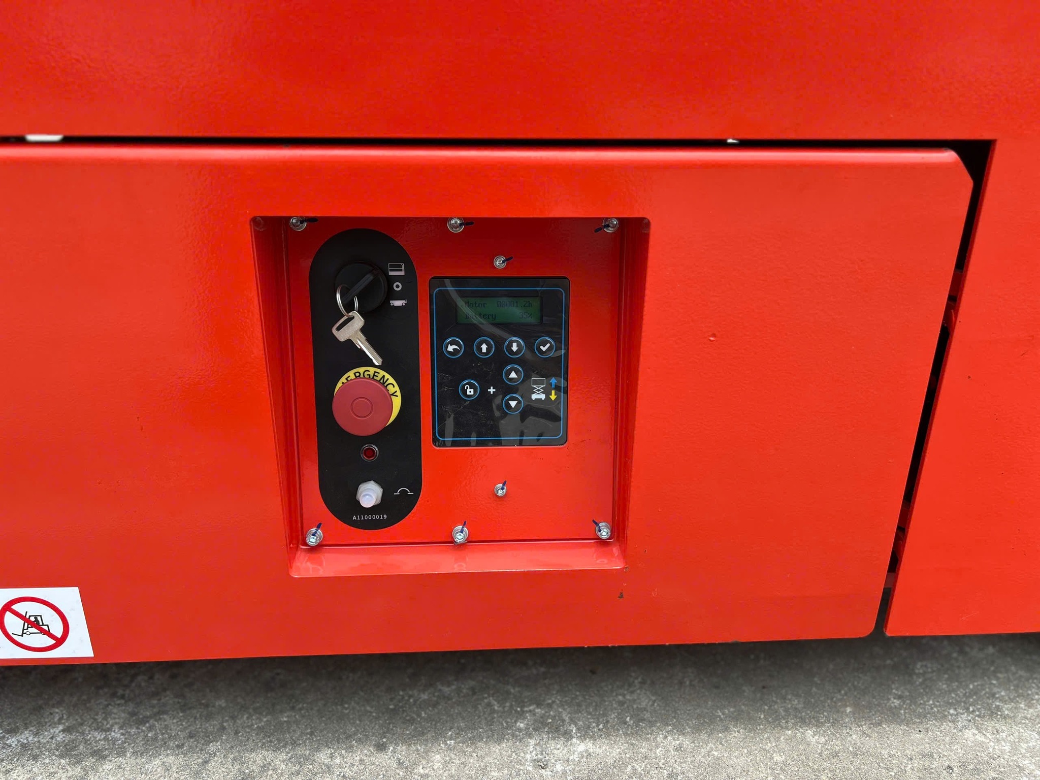 Xe nâng người cắt kéo tự hành 8 m Jialift JS0607