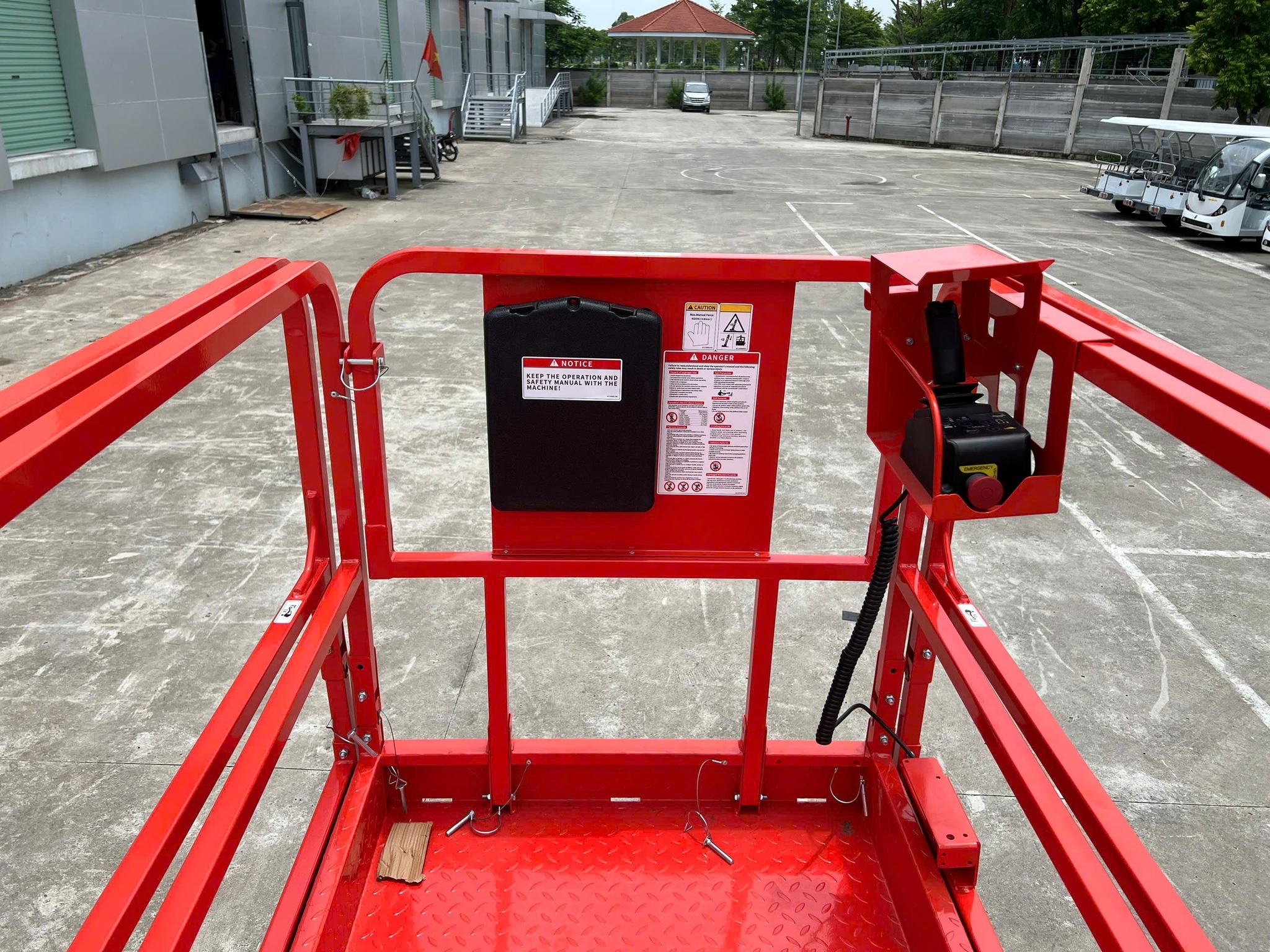 Xe nâng người cắt kéo tự hành 10 mét Jialift JS0808