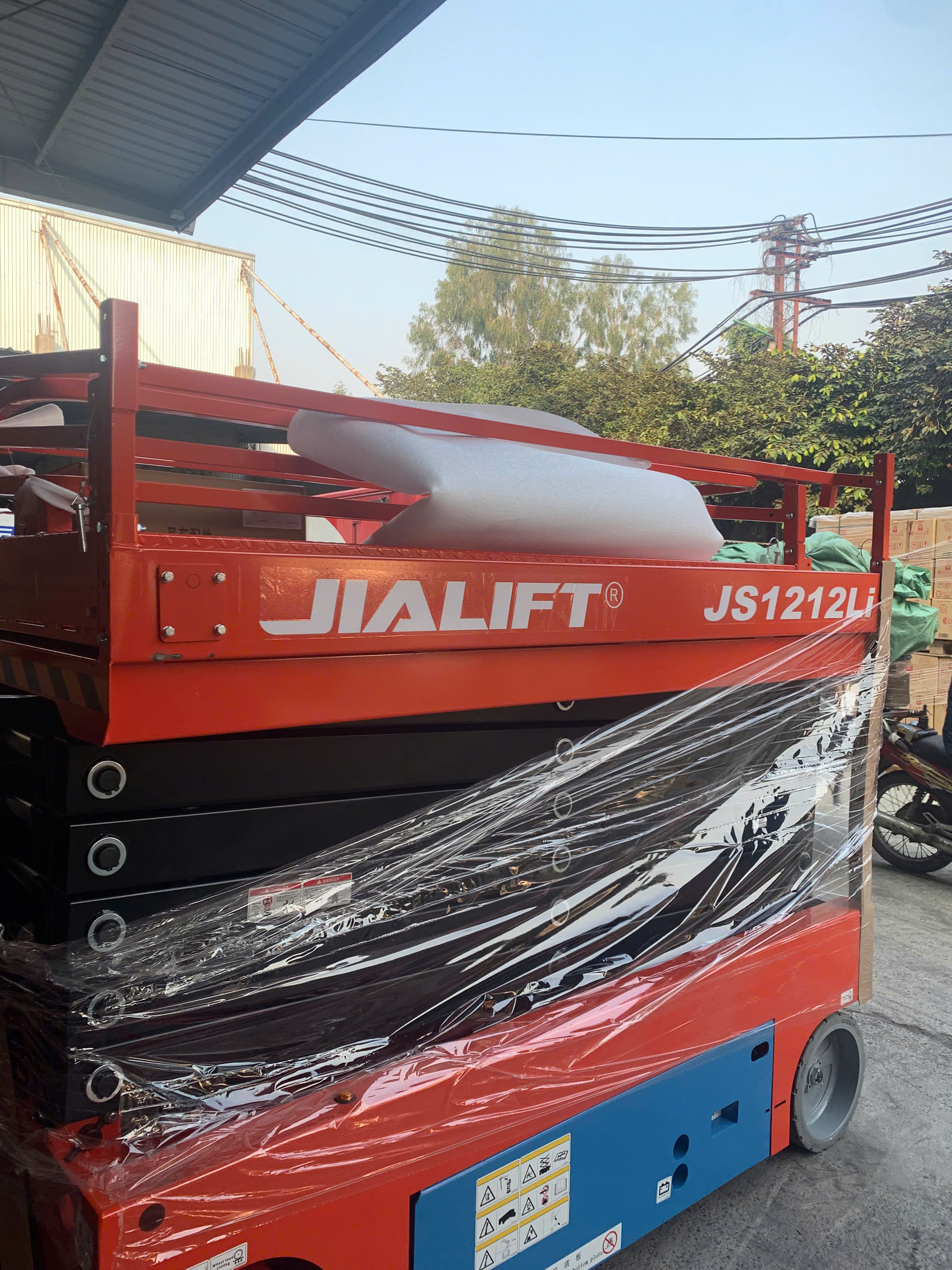 xe nâng người cắt kéo tự hành 16m Jialift JS1414
