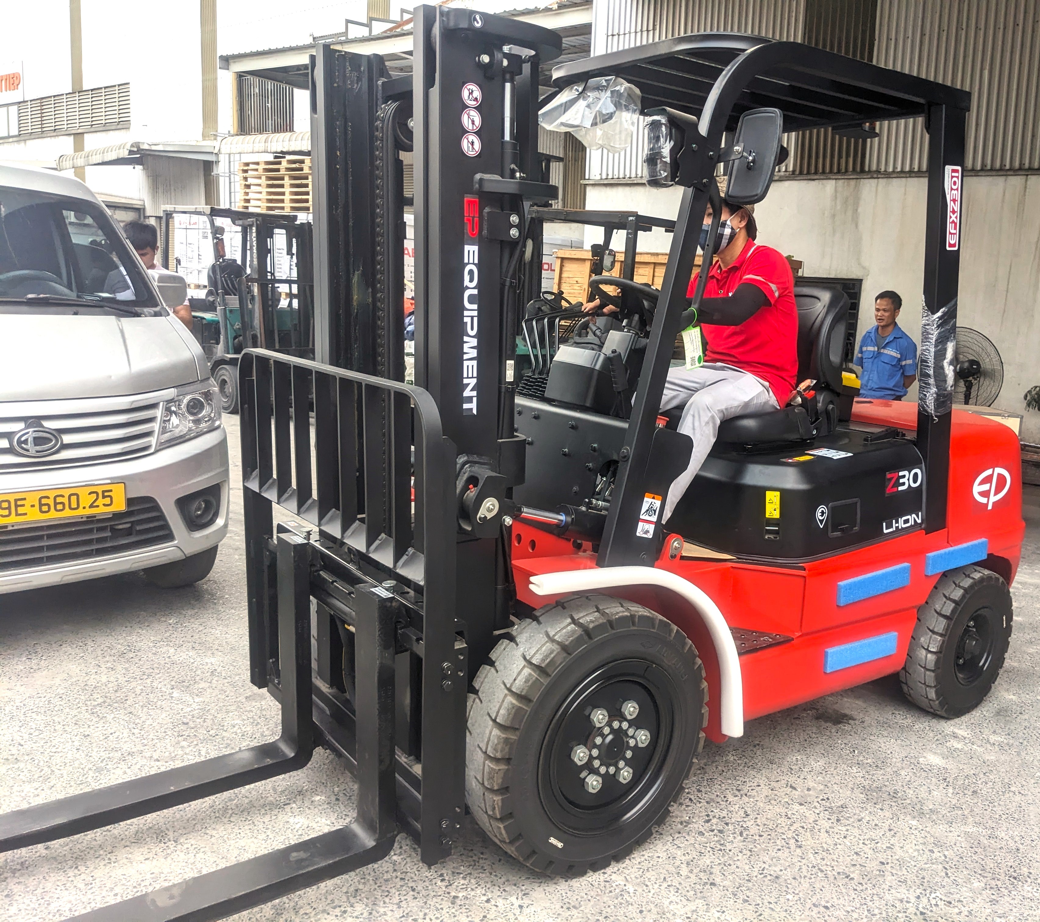 Xe nâng điện ngồi lái EFXZ251 2.5 tấn
