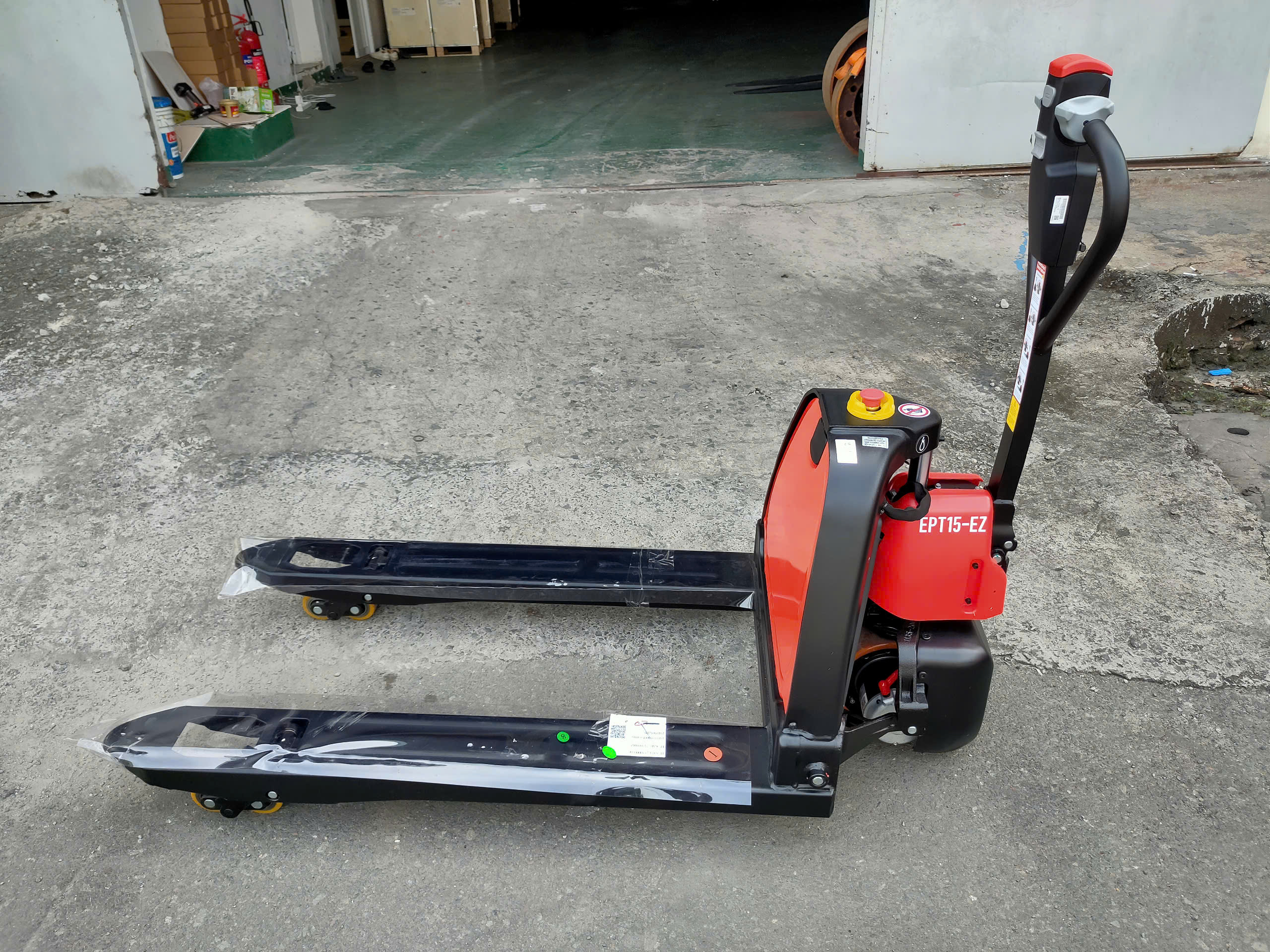 Xe nâng tay điện 1.5 tấn EPT15-EZ